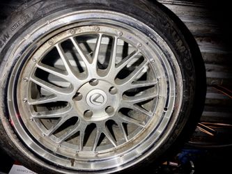 Lexus 18 inch wheel $200