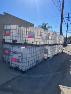 IBC.  WATER CONTAINERS     WATER / Liquid Metal Caged Holding Tanks. 330. /. 275. Gallons