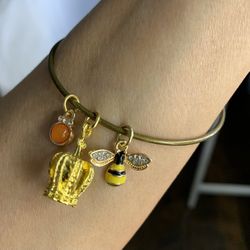 Queen 🐝 Bangle Bracelet