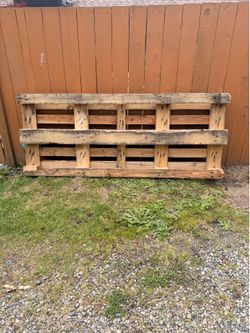 Free wood pallet