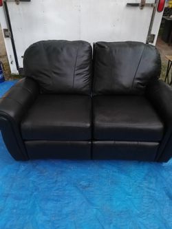 Natuzzi ~ Black Dual Leather Recliner