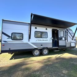 2022 LIKE NEW COLORADO 30FT 