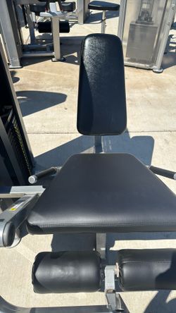 Star Trac Leg Extension