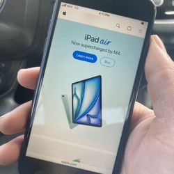 iPhone SE 2022 Unlocked 98% Battery Excellent