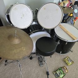 FREE Drum Set (PENDING)