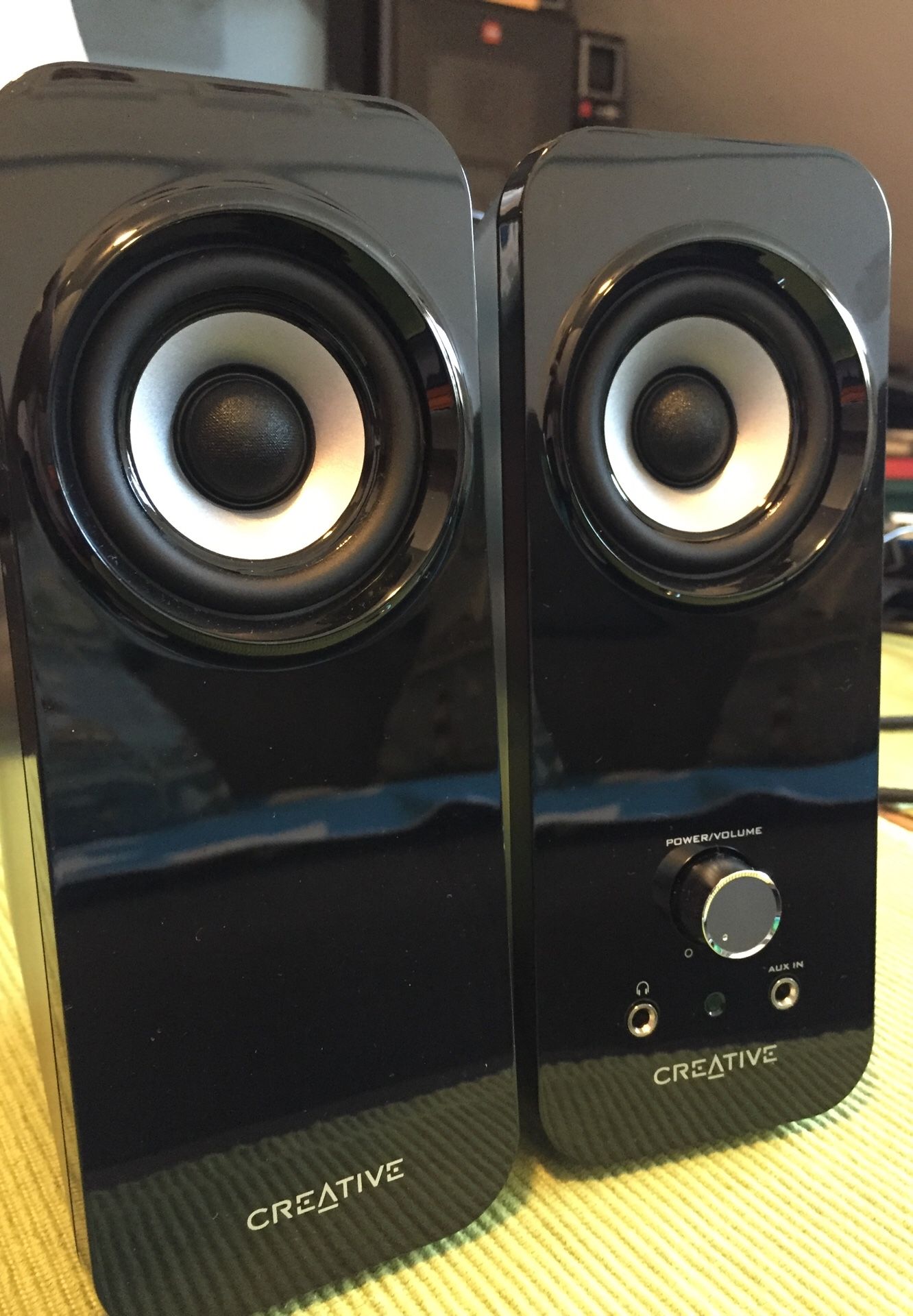 Creative Inspire T12 desktop speakers