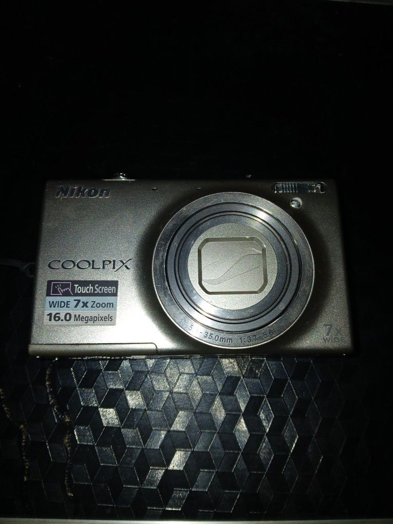 Nikon Coolpix S6100