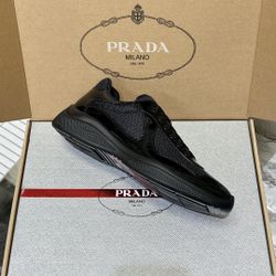 A fashionable and versatile men's shoes