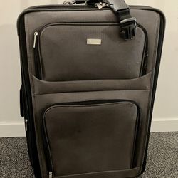 Suitcase 22 Expandable Luggage  Black Two Wheels Have Duty Structure  Use Lake New Size22” X 14”x9” 