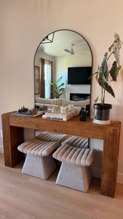 Entry mirror + stools