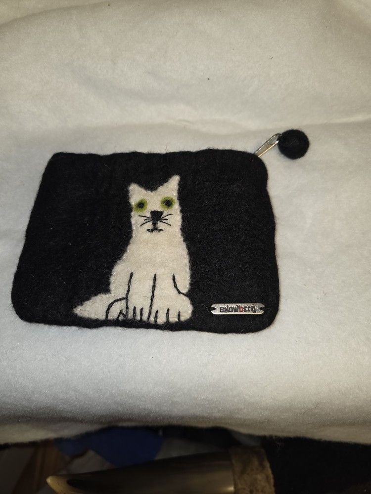 Cat Wallet, Wool