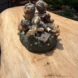  Boyds Bears & Friends "Bearstone Collection" titled "Knute & The Gridiron"