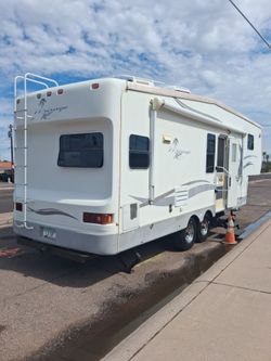 2003 Mirage By Thor 5th wheel.