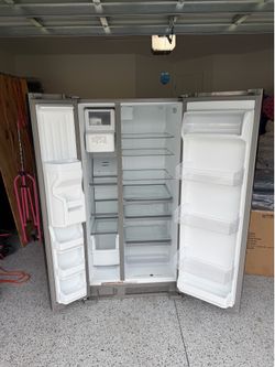 Whirlpool refrigerator side-by-side doors