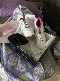 MUST SELL-Woman Bowling Shoes
