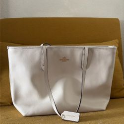 Coach Cream Leather Tote Bag – Large, Classic Style 