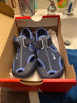Nike boys 11c Water Shoes