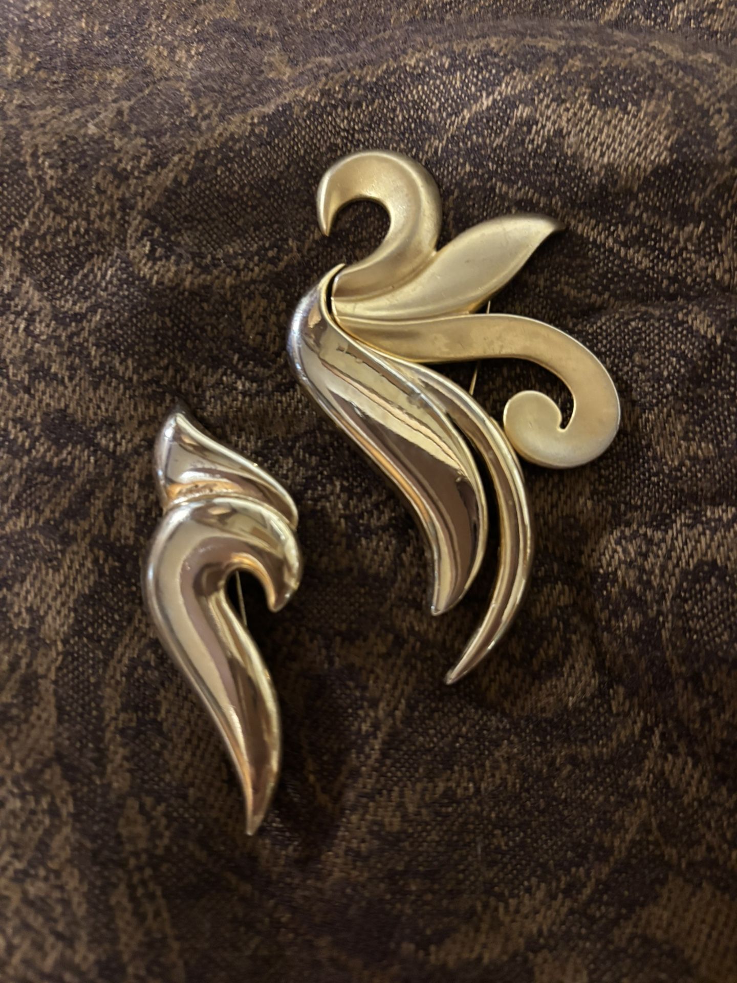 set of two vintage 1980's Casual Corners costume jewelry pins brooches in gold tone