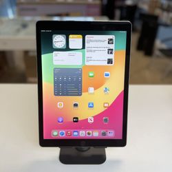 iPad Pro 12.9inch 64GB WiFi & cellular unlocked iOS 17.7 like New 