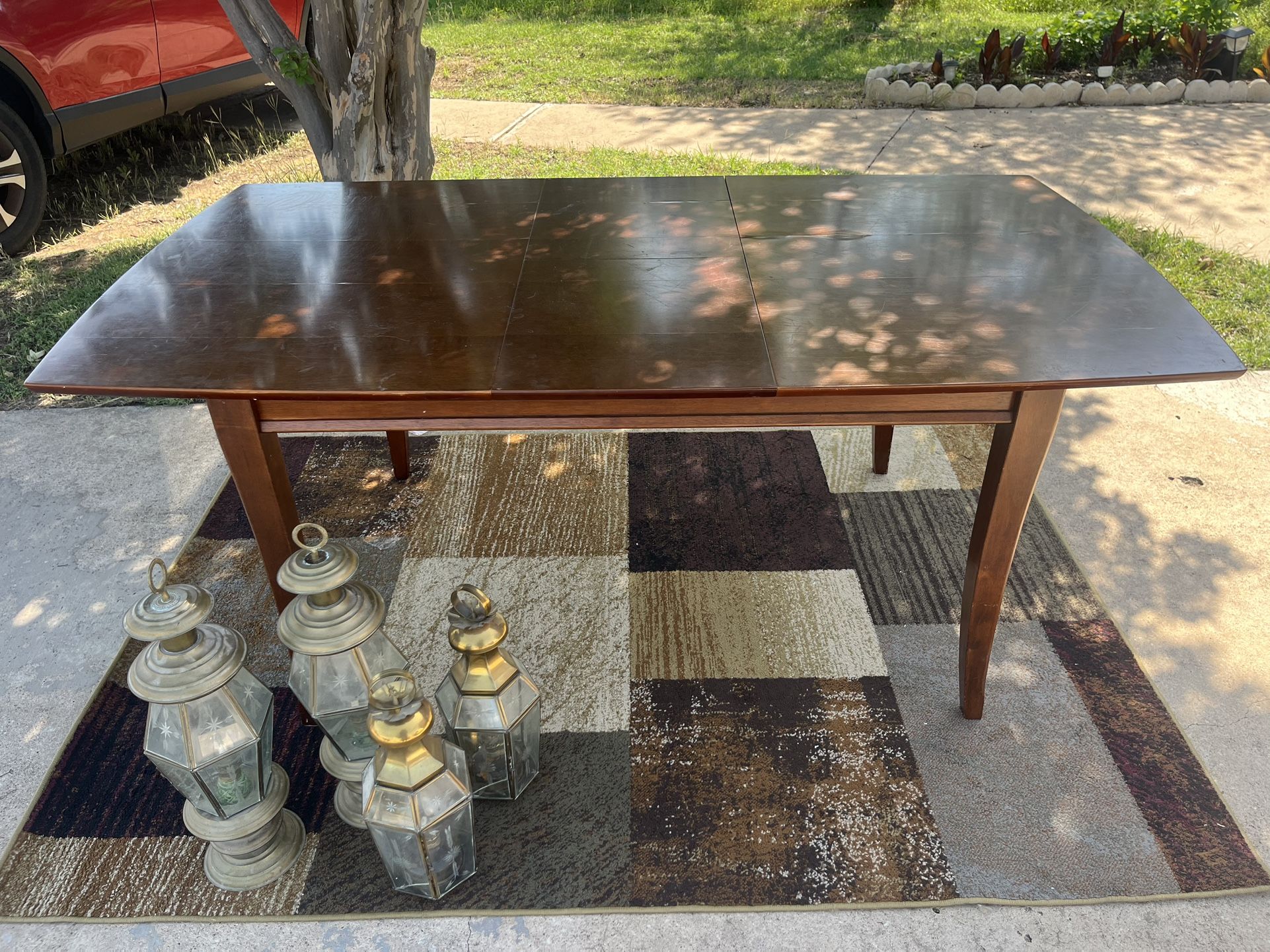 Extendable Dining Table With Turkish Lights