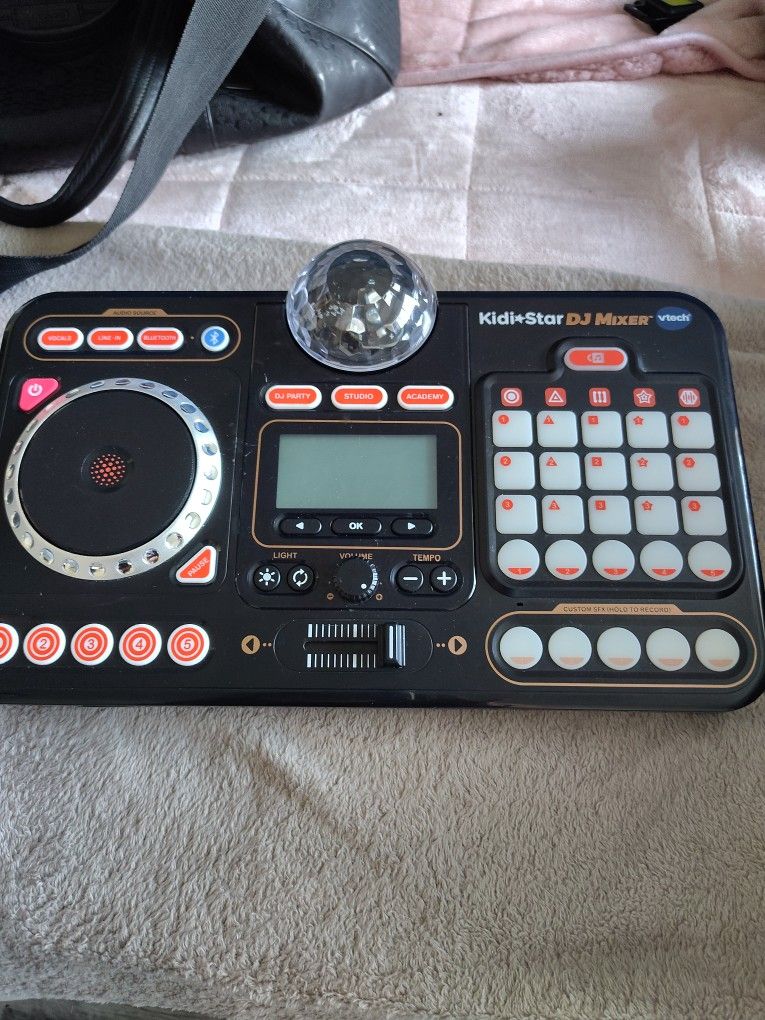Kid Star DJ mixer Vteck