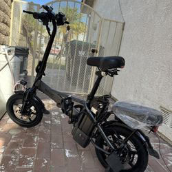Folding electric bicycle