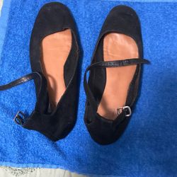Size 9.5 Woman’s Dress Shoes w ankle strap