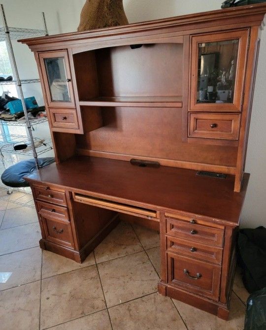 Executive Wood Desk With Hutch for Sale in Phoenix, AZ OfferUp