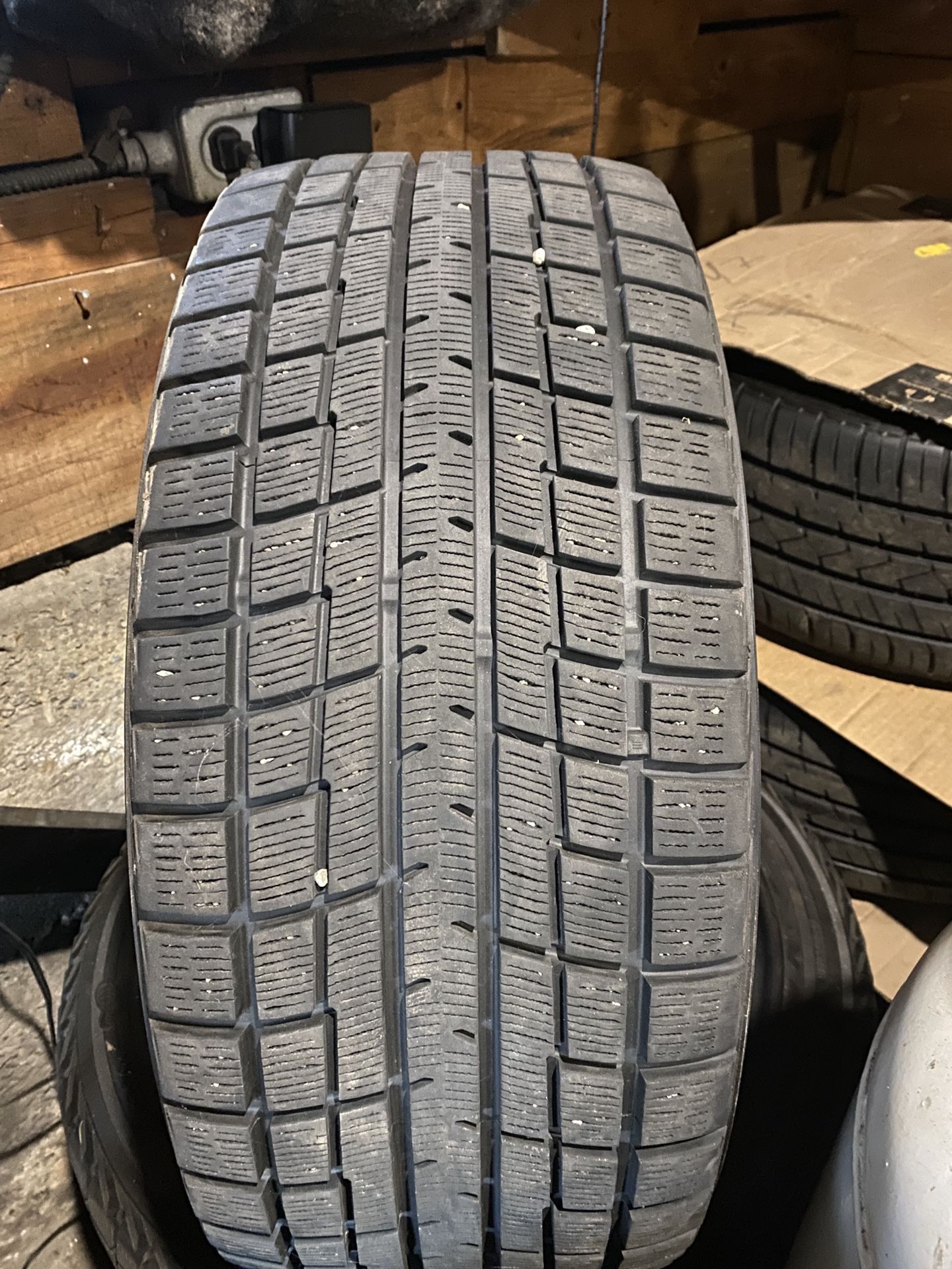 Yokohama Ice Guards 245 /45 /18