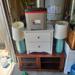 2 La.p One Side Table An A Tv Stand A.n Ice Chest