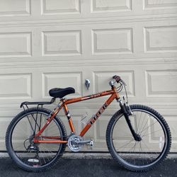 Trek 830 Mountain Bike – 26” Wheels – Shimano 21-Speed – Front Suspension Bicycle
