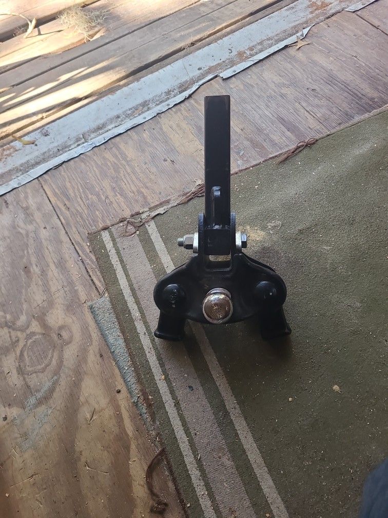 RV Trailer Equalizer Hitch