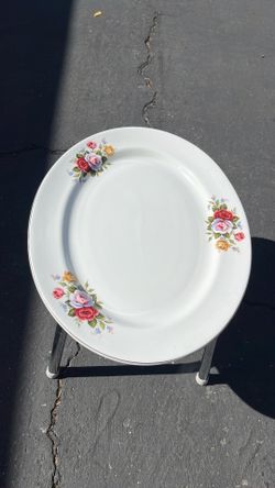 floral rose pattern and delicate gold trim fine china