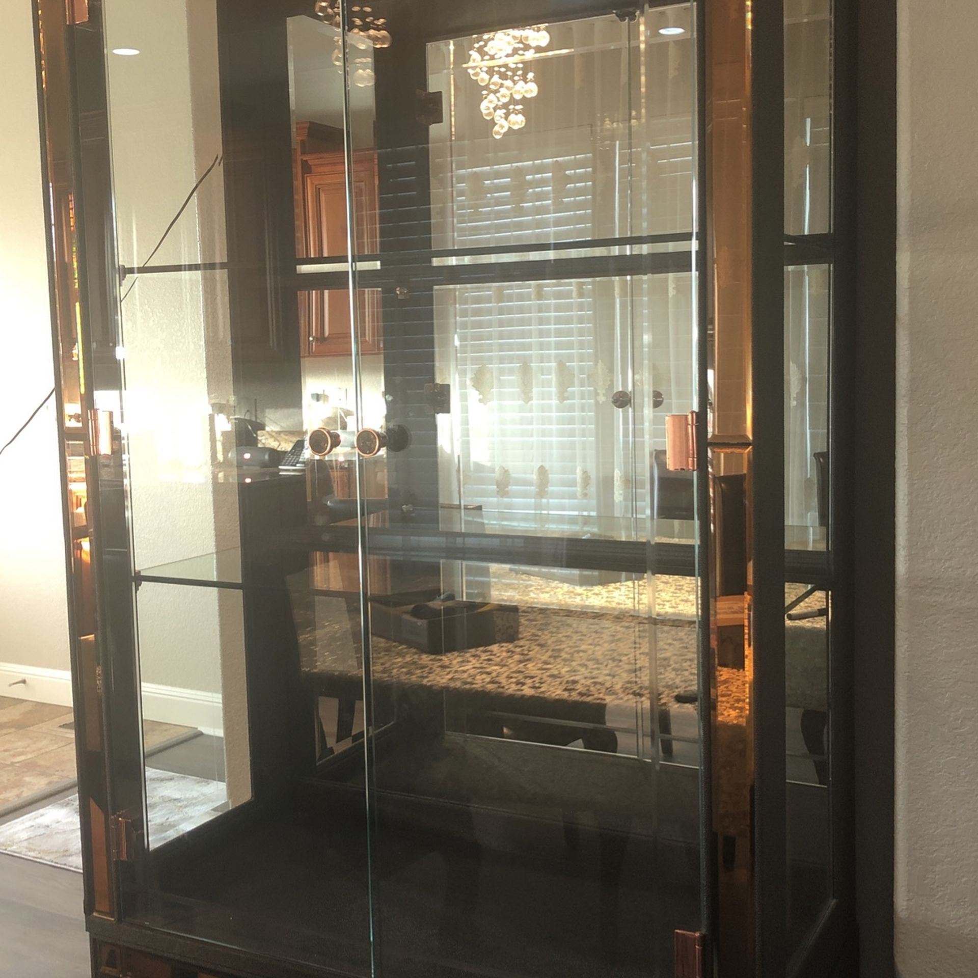 Dining room furniture from Mor Furniture store in a good condition. for