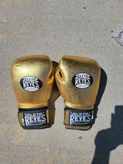 Reyes Gloves ( Gold 18 Oz)