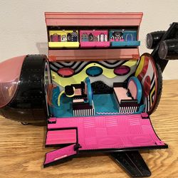 LOL Surprise OMG Remix 4-in-1 Plane Playset Music Recording Studio Mixing Booth