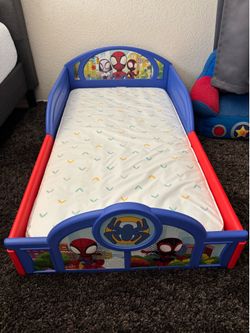 Toddler bed with mattress