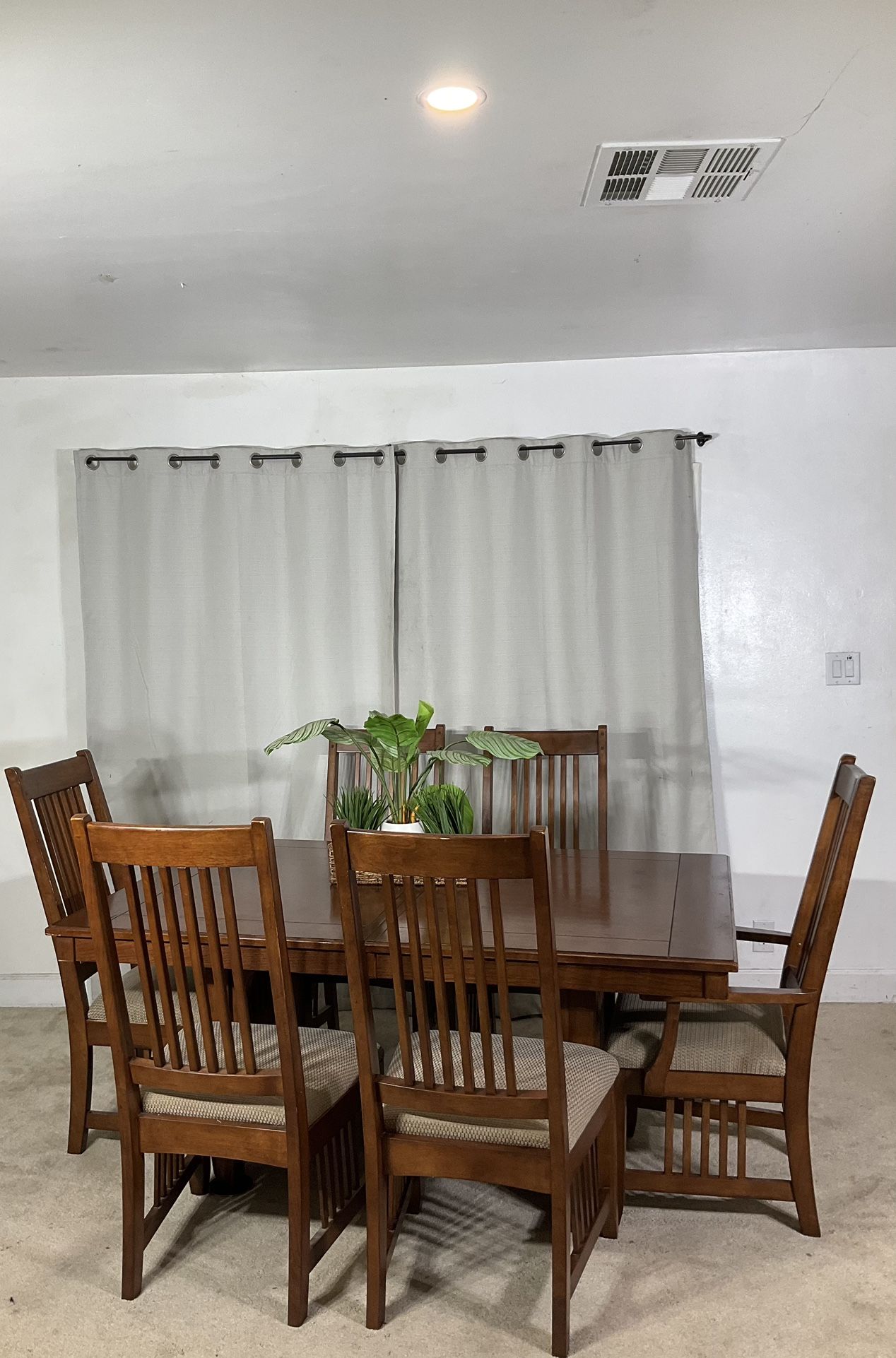 Extendable Mission Style Dining Table With 6 Chairs & Black Slip Covers