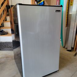 Magic Chef 4.4 cf Stainless Steel Mini Fridge