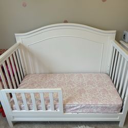 DaVinci 4-in-1 Convertible Crib (Charlie) with Waterproof Mattress