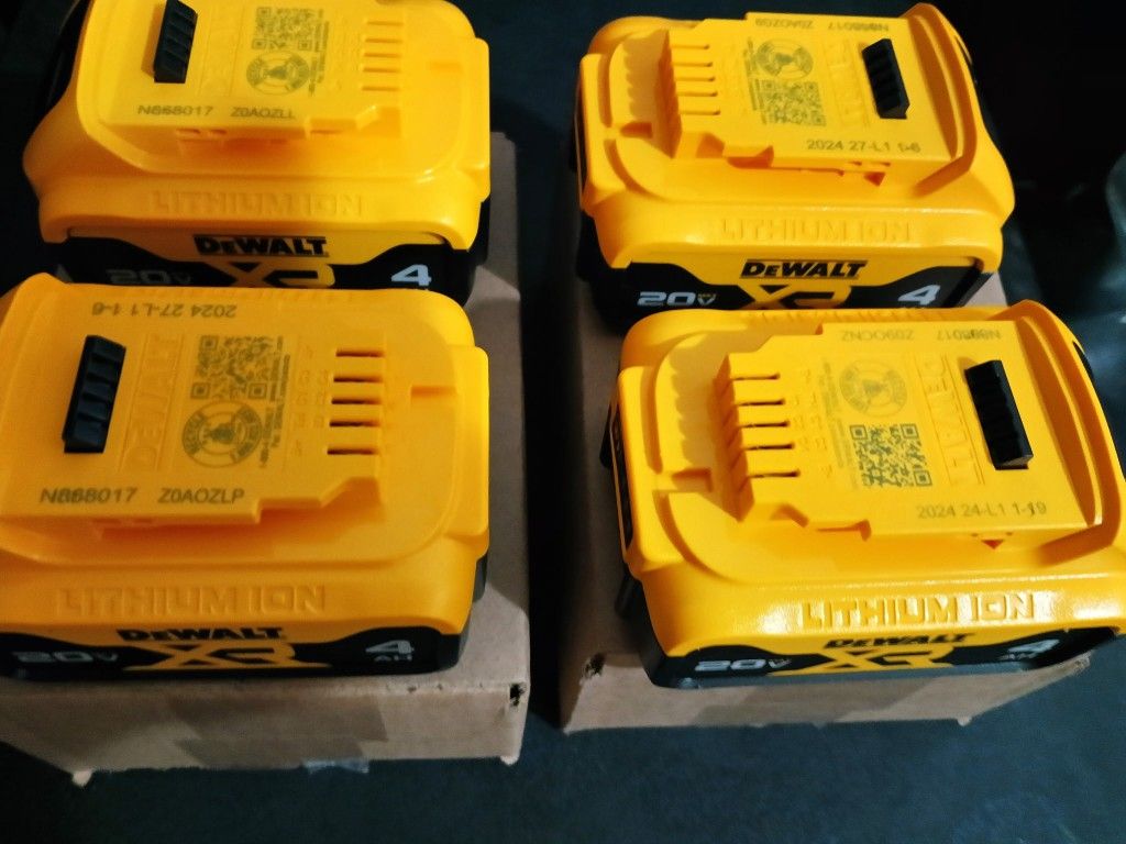 Dewalt 20 v Max 4 Lithium Battery2 pack