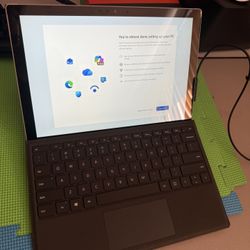 Surface pro 6 8/128gb keyboard and charger