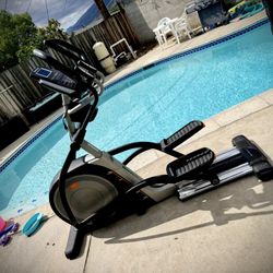 NordicTrack Elite 10.7 Elliptical – Excellent Condition