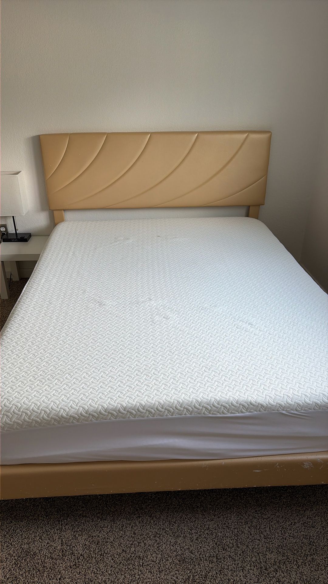 Slightly Used Queen Mattress Bed With Bed Frame (Burien)