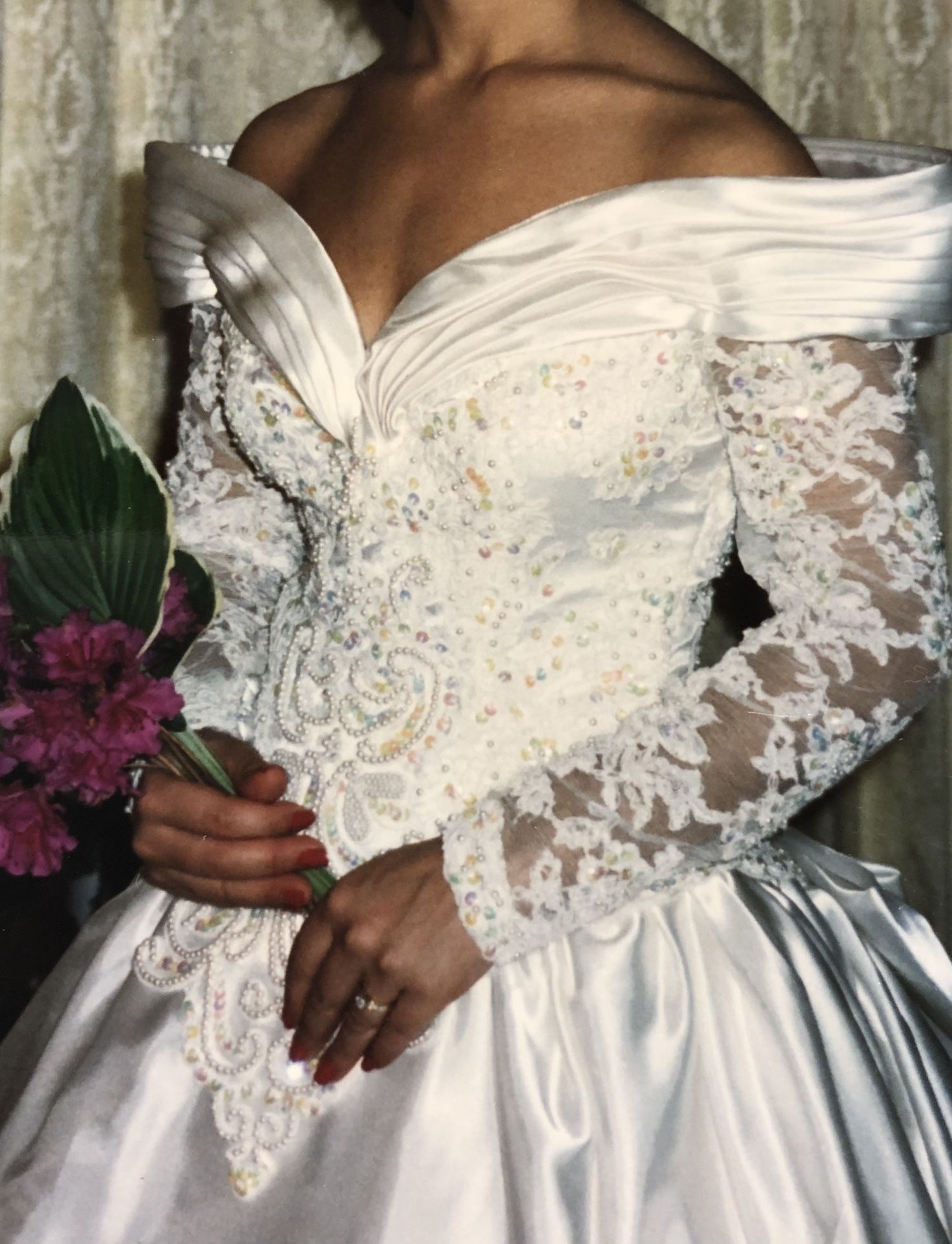 Long Sleeve Wedding Dress Size 0,2,4 Petite.  Orig $1.8k