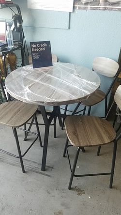 Mesa redonda con 4 sillas
