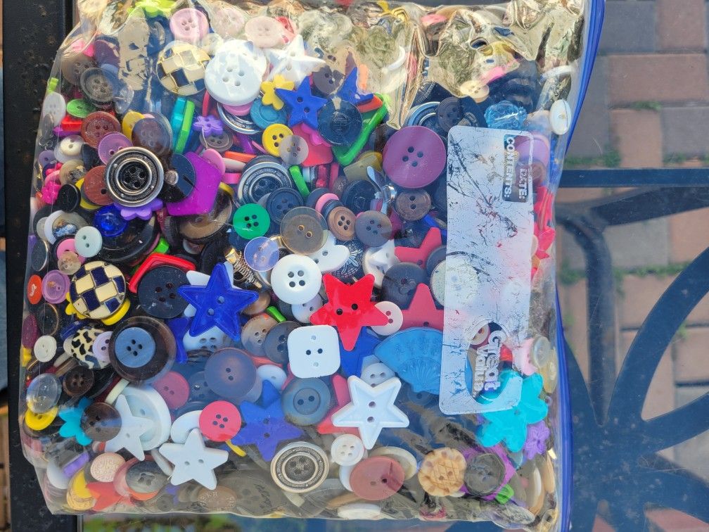 Buttons, Buttons, Buttons !!