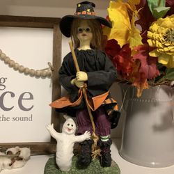 Witch Halloween decor 13”