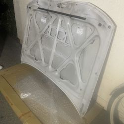 Toyota Hood 2005