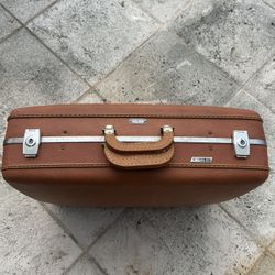 Vintage Traveling Lodged 